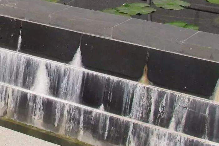 大理石泛碱征象的原因及处理