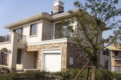 Will natural stone fade?