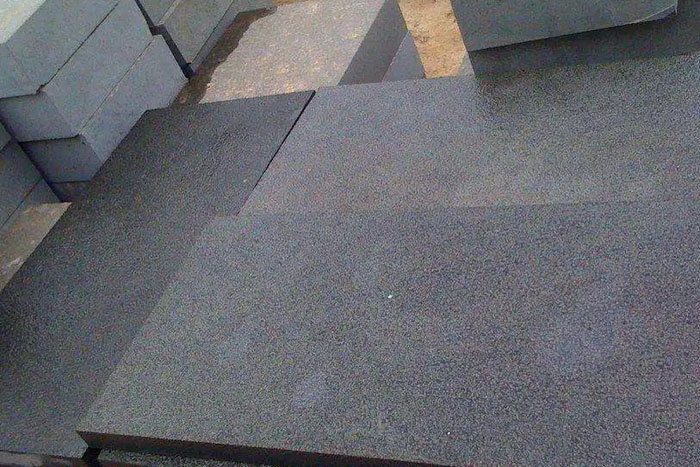 人造石跟自然石材有何差别呢?