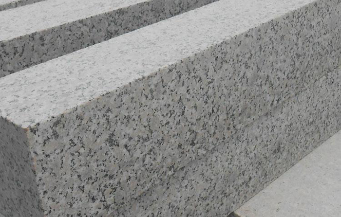 造成路边石破损的原因有哪些??
?
??