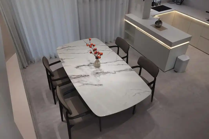 石材餐桌的一些相关特征及优点
